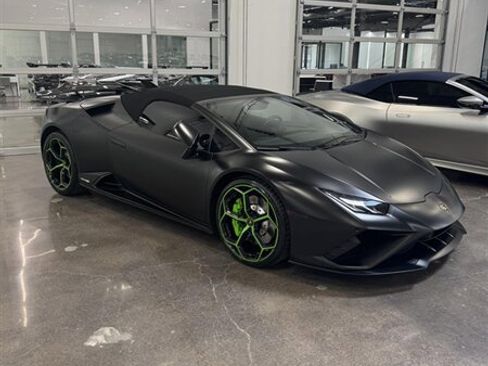 Used 2022 Lamborghini Huracan EVO RWD image 2