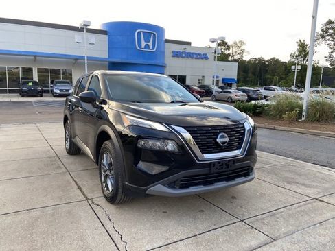 Used 2023 Nissan Rogue S FWD image 2