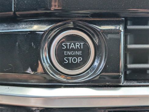 Used 2022 Nissan Pathfinder SV image 27