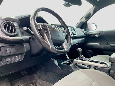 Used 2021 Toyota Tacoma TRD Off-Road w/ Technology Package image 9