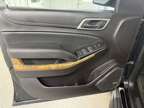 Used 2016 GMC Yukon XL Denali image 23