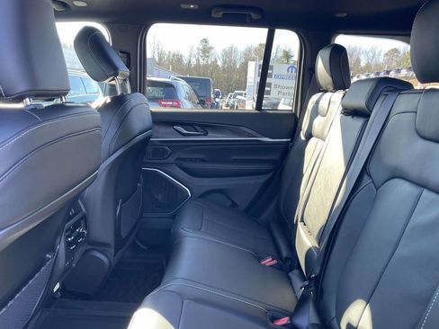 New 2026 Jeep Grand Cherokee Limited AWD/4WD image 17