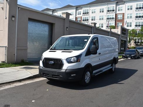 Used 2025 Ford Transit 250 Low Roof w/ Exterior Upgrade Package RWD image 2