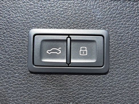 Used 2023 Audi Q5 2.0T Premium w/ Convenience Package image 13