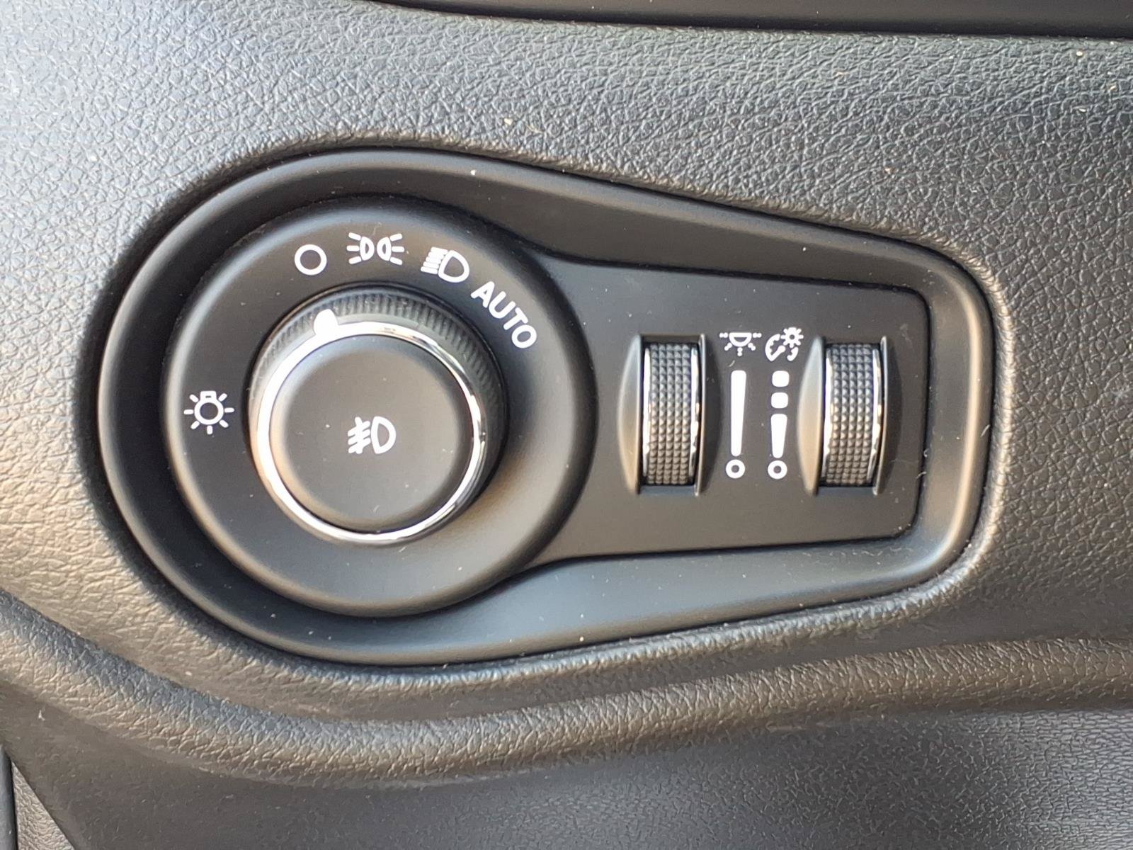 Used 2017 Jeep Renegade Limited AWD/4WD image 19