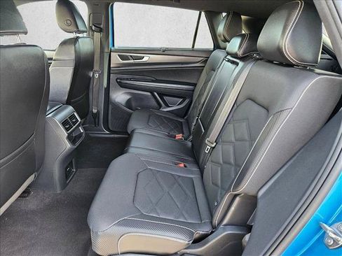 Used 2024 Volkswagen Atlas Cross Sport SE FWD image 23