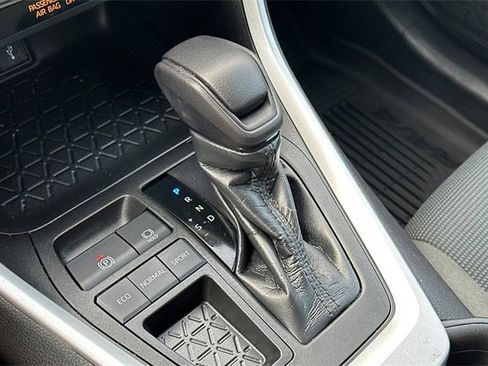 Used 2021 Toyota RAV4 LE image 20