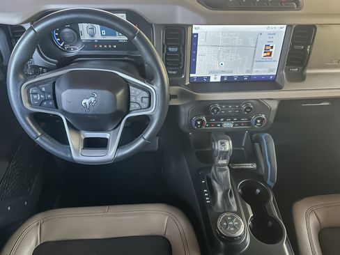 Used 2024 Ford Bronco Wildtrak image 14