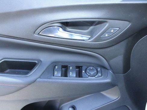 Used 2022 Chevrolet Equinox RS w/ LPO, Floor Liner Package image 9