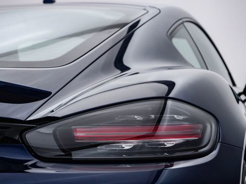 Certified 2025 Porsche 718 Cayman RWD image 12