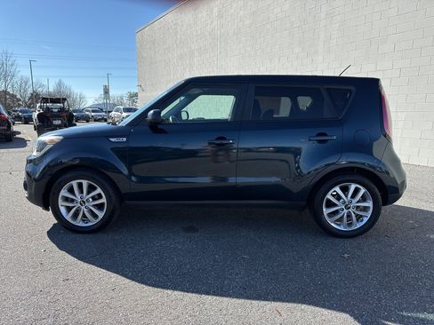 Used 2017 Kia Soul + image 4