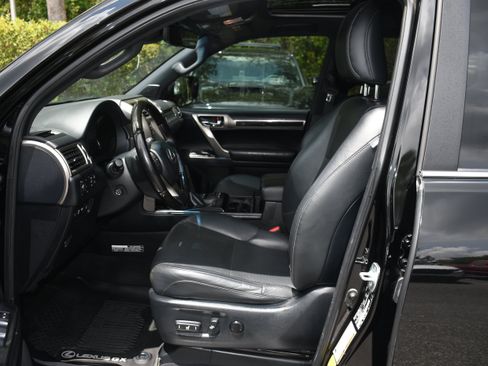 Used 2020 Lexus GX 460 Luxury w/ Luxury Sport Package AWD/4WD image 8