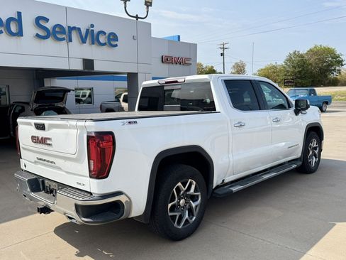 Used 2024 GMC Sierra 1500 SLT AWD/4WD image 3