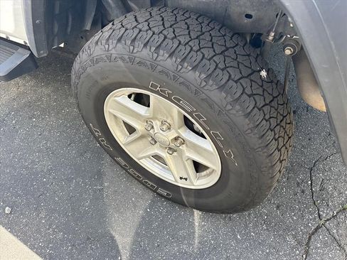 Used 2020 Jeep Gladiator Sport w/ Quick Order Package 24S image 15