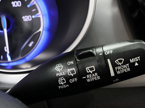 Used 2026 Chrysler Pacifica Limited image 16