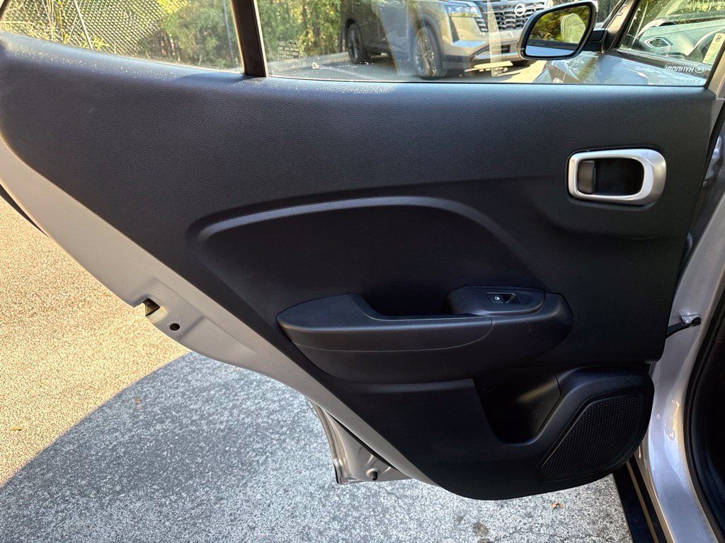 Used 2025 Hyundai Venue SEL FWD image 31