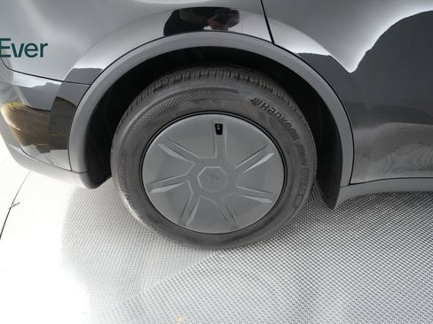 Used 2026 Tesla Model Y 2WD image 17