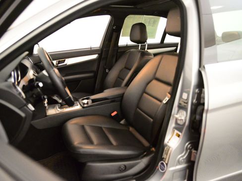 Used 2013 Mercedes-Benz C 300 Sport image 4