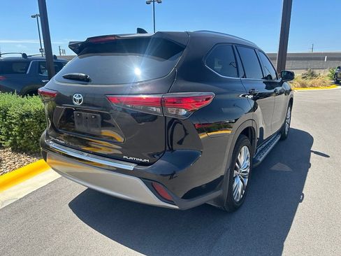 Used 2022 Toyota Highlander Platinum FWD image 4