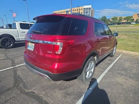 Used 2017 Ford Explorer XLT w/ Equipment Group 202A AWD/4WD image 7
