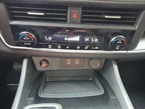 Used 2025 Nissan Rogue SV FWD image 38