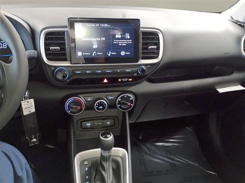 New 2026 Hyundai Venue SE image 13