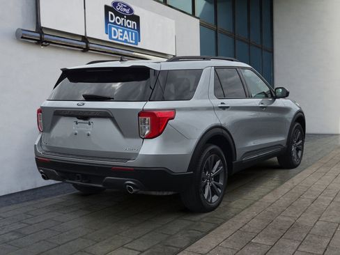 Used 2023 Ford Explorer XLT w/ Equipment Group 202A AWD/4WD image 3