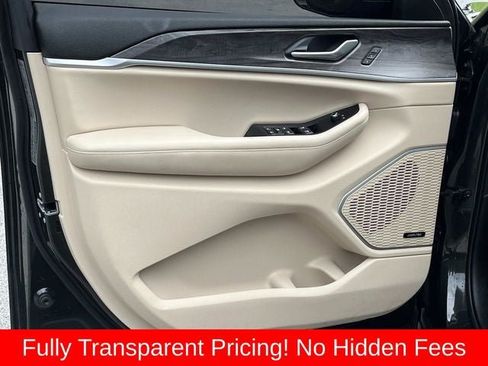 Used 2022 Jeep Grand Cherokee L Limited AWD/4WD image 27