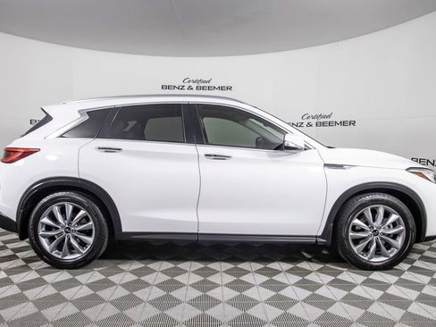 Used 2020 INFINITI QX50 Luxe w/ Navigation Package FWD image 4