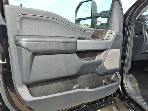 Used 2024 Ford F250 Lariat w/ FX4 Off-Road Package AWD/4WD image 12