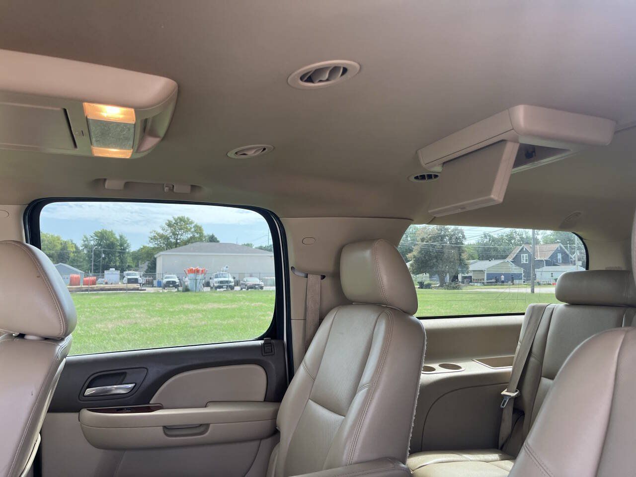 Used 2013 Chevrolet Suburban LTZ AWD/4WD image 16
