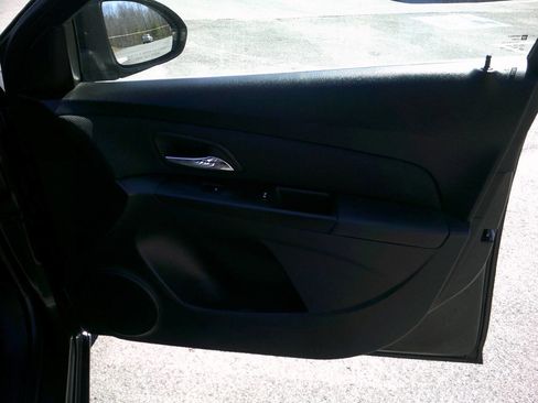 Used 2015 Chevrolet Cruze LT FWD image 12