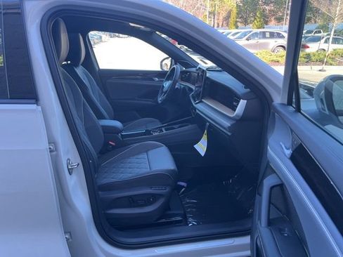 New 2026 Volkswagen Tiguan SEL R-Line image 32