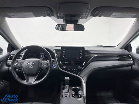 Used 2022 Toyota Camry SE image 11