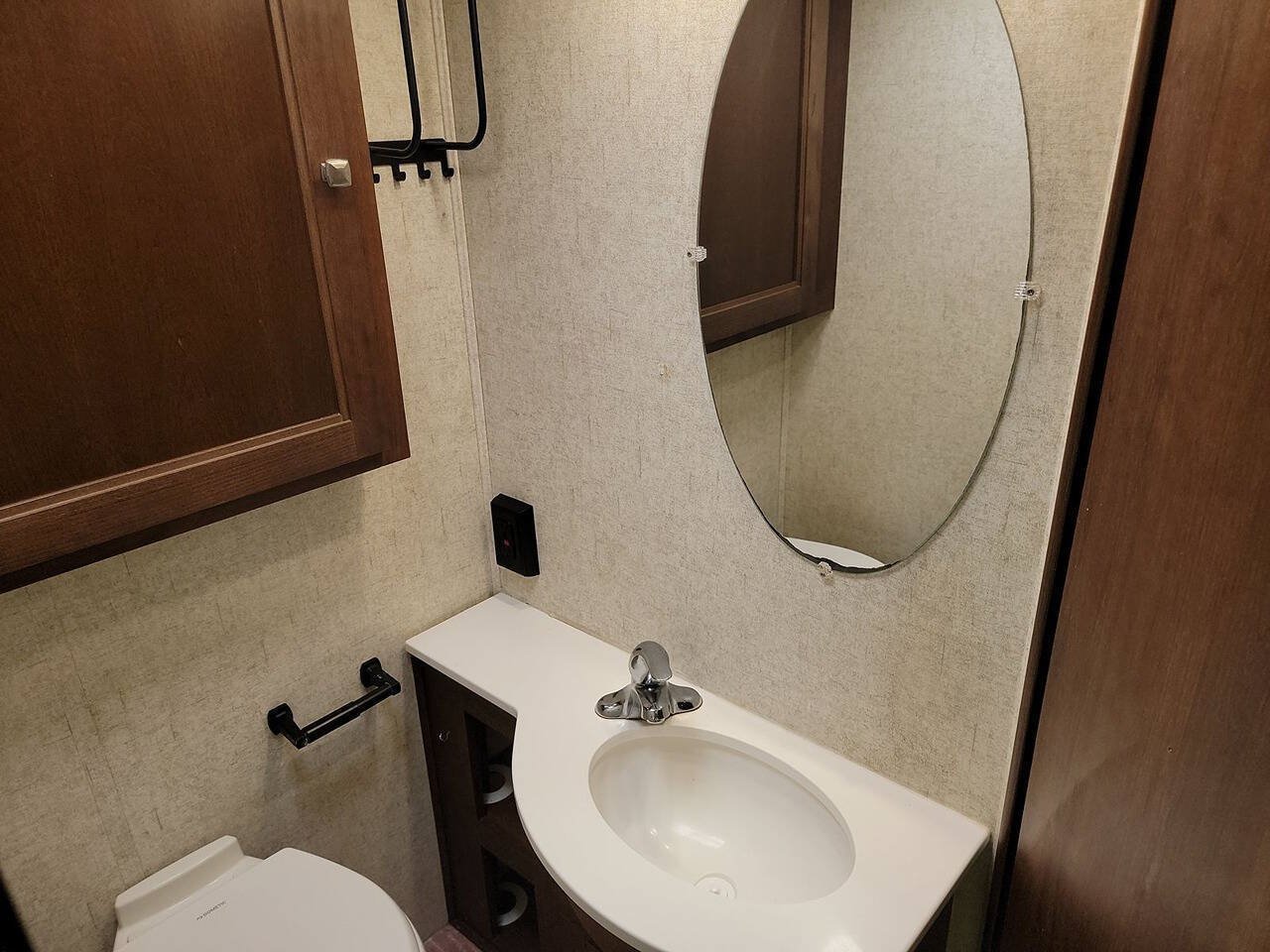Used 2019 Ford E-450 and Econoline 450 Super Duty w/ Motorhome Prep Package RWD image 10