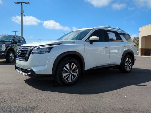 Used 2022 Nissan Pathfinder SL w/ SL Black Package image 2