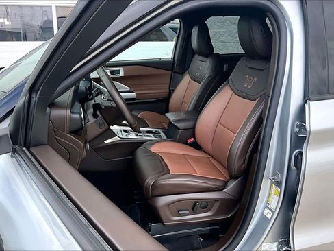 Used 2023 Ford Explorer King Ranch w/ Technology Package RWD image 8