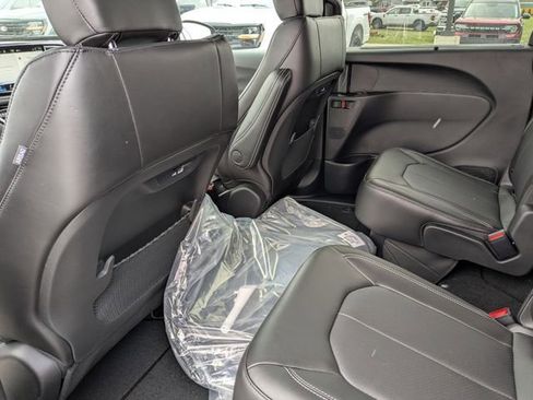 New 2026 Chrysler Pacifica Select image 24