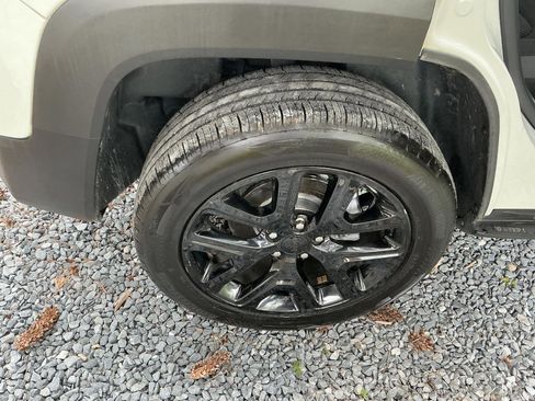 Used 2019 Jeep Renegade Altitude w/ Quick Order Package 2XM AWD/4WD image 22