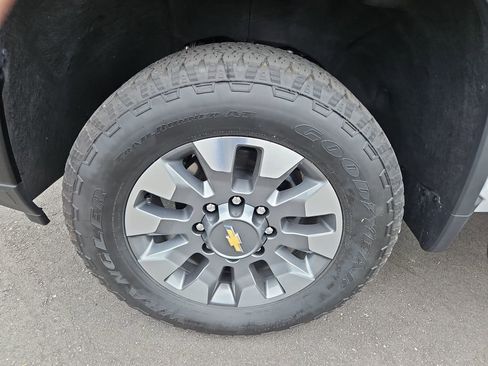 Used 2024 Chevrolet Silverado 2500 Custom w/ Custom Value Package image 29