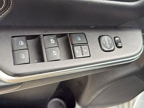 Used 2017 Toyota Camry XLE w/ Moonroof Package image 11