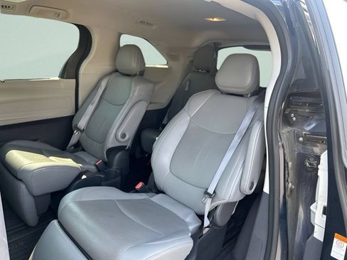 Certified 2023 Toyota Sienna Limited AWD/4WD image 18