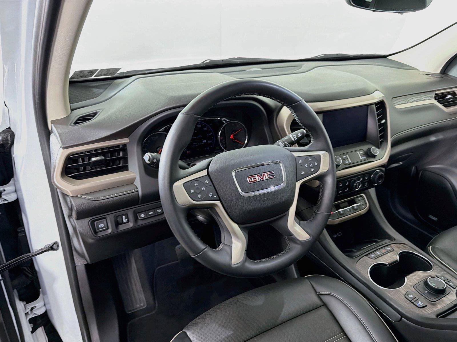 Used 2023 GMC Acadia Denali w/ Denali Technology Package AWD/4WD image 16