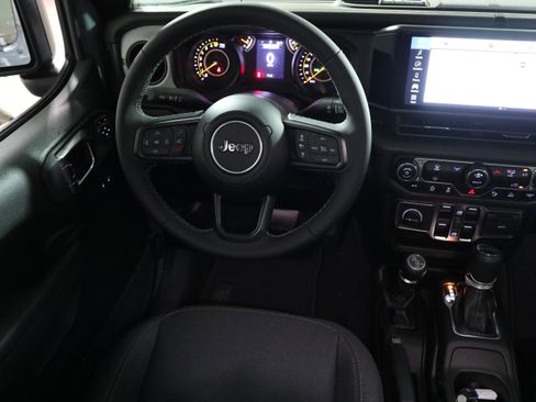 New 2025 Jeep Gladiator Sport image 16