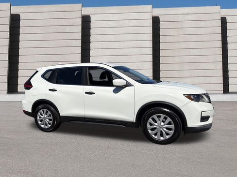 Used 2017 Nissan Rogue S FWD image 6