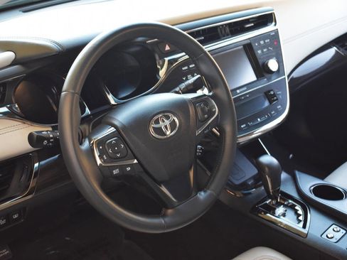 Used 2014 Toyota Avalon Limited w/ Technology Package FWD image 38