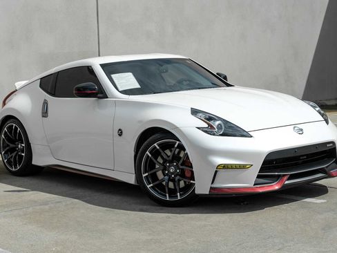 Used 2020 Nissan 370Z NISMO RWD image 6