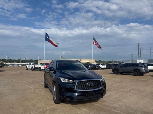 Used 2023 INFINITI QX50 Luxe FWD image 3