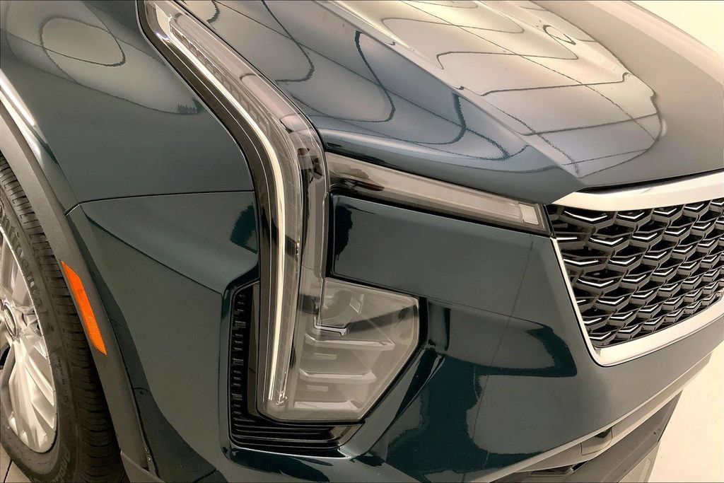 Used 2024 Cadillac XT4 Premium Luxury w/ Cold Weather Package FWD image 27