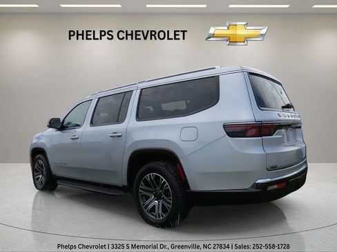 Used 2024 Jeep Wagoneer L Series II w/ Flexible Seating Group AWD/4WD image 6